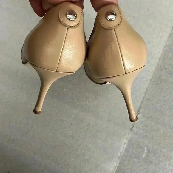 [US7]Michael Kor  Tan Leather Round Toe 3.5”Heel Pump - Picture 4 of 6